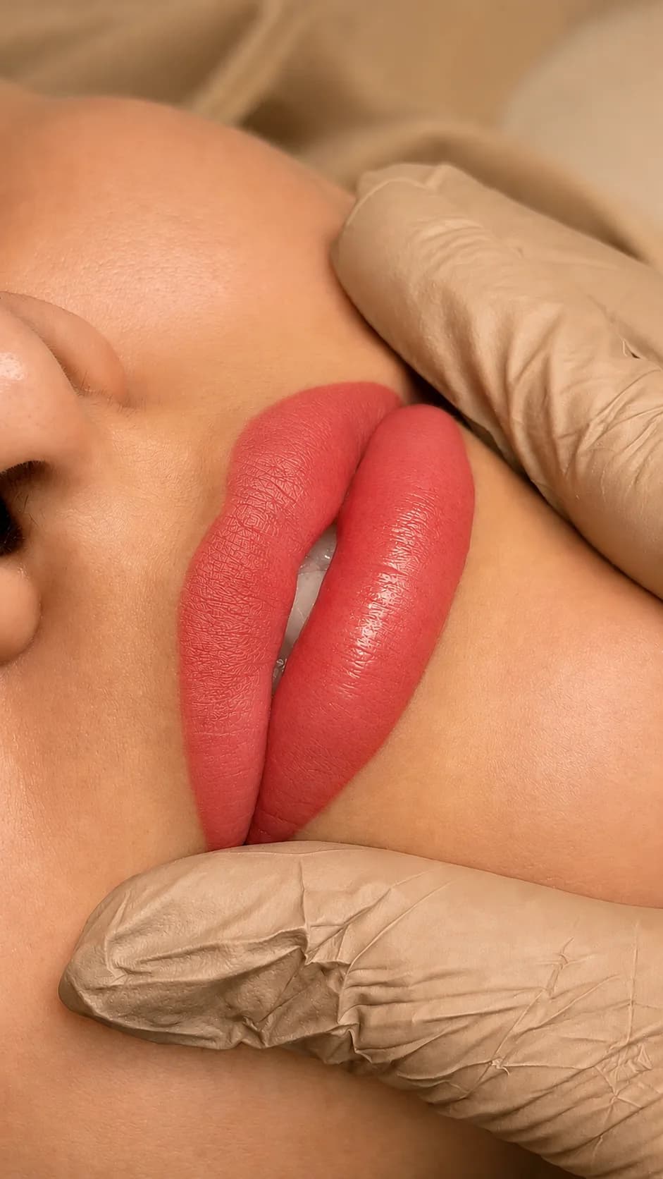 Detalle de neutralización · labio de tono parejo